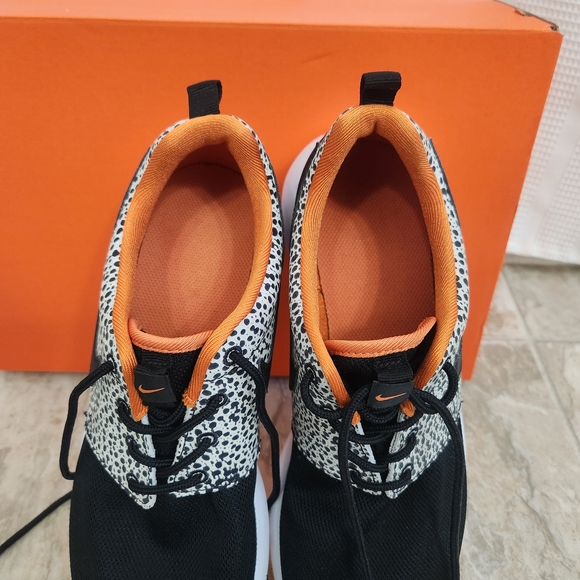 Nike Roshe One Safari, Black/Clay Orange/Summit White, Size: 7Y, 8.5 Women's - Picture 10 of 12